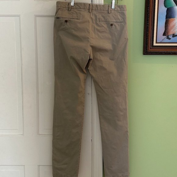 Uniqlo Men's Slim Fit Chino Pants in Beige - Picture 3 of 5